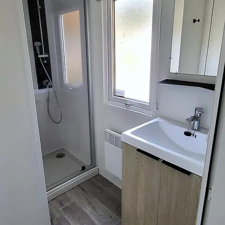 Campingplads Mobil-home Cosy Climatise 5 Pers - Terrasse Couverte - Des Casernes A 800m *